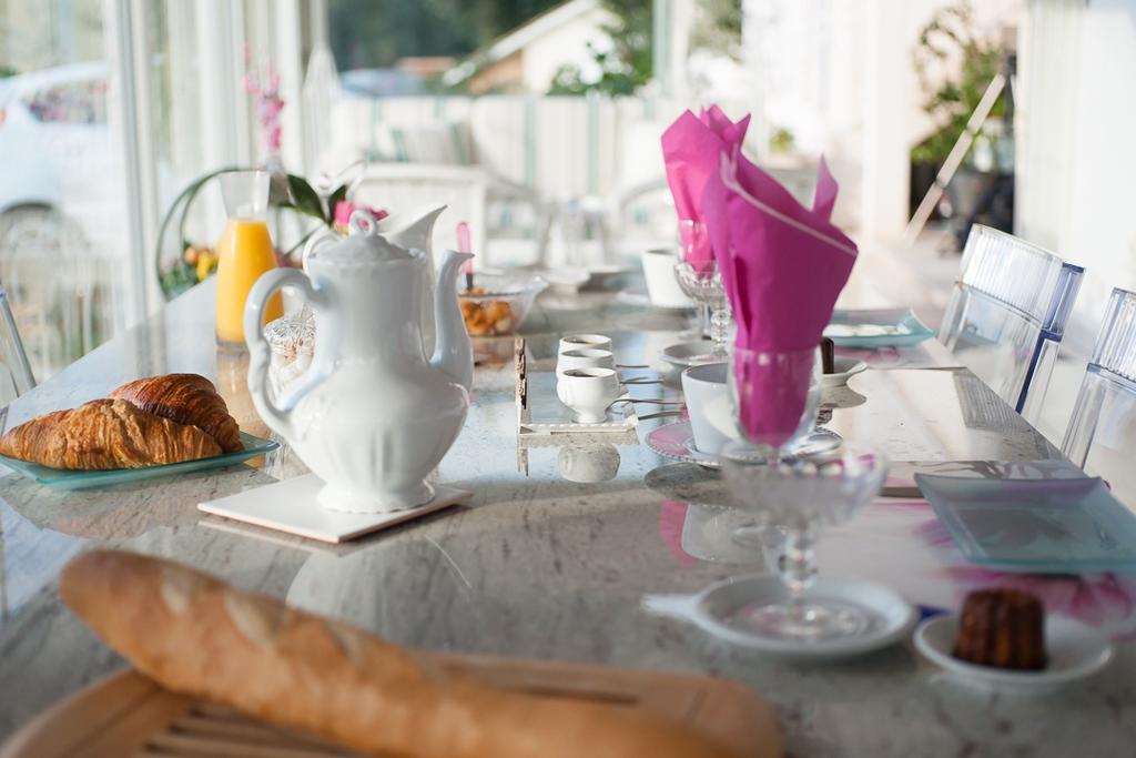 Les Raisins Du Bonheur Bed & Breakfast Puisseguin Cameră foto