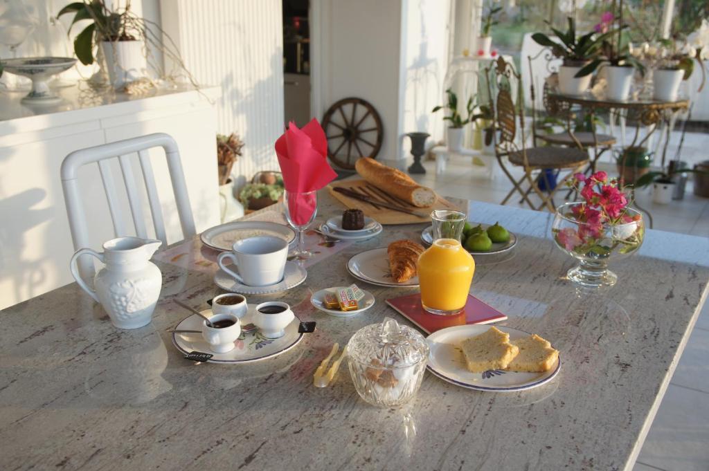 Les Raisins Du Bonheur Bed & Breakfast Puisseguin Exterior foto