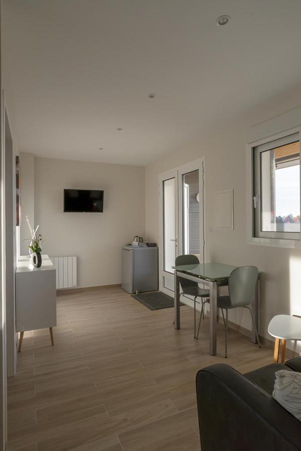 Les Raisins Du Bonheur Bed & Breakfast Puisseguin Exterior foto